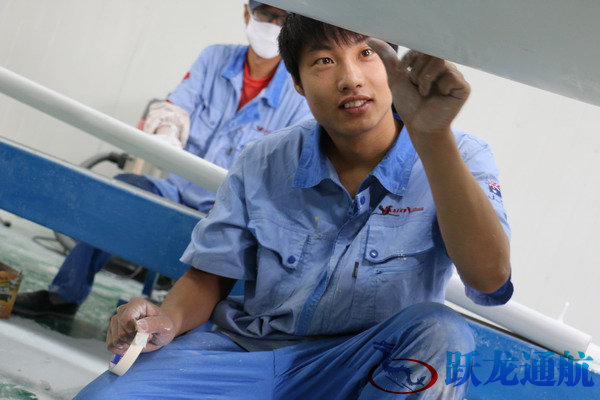 每一道程序，技術(shù)人員都認(rèn)真作業(yè)